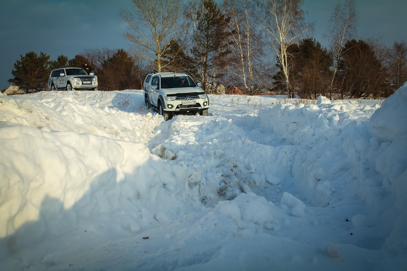 Внедорожный зимний тест-драйв MITSUBISHI Pajero и L200 в Иркутске.  